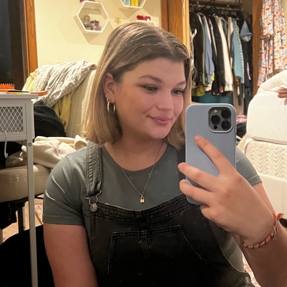 Meet your Posher, Madelyn - Picture 1 of 1